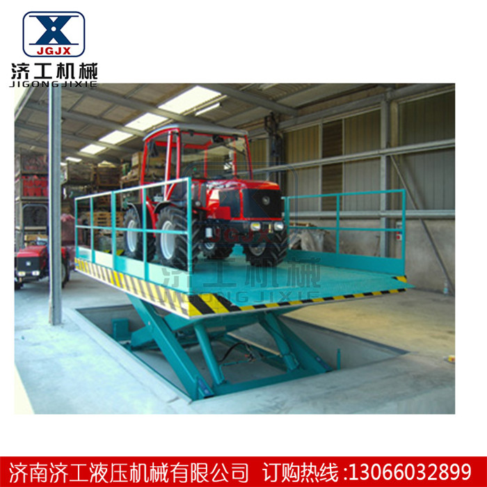 1558141079218877.jpg 卸貨升降平臺(tái)